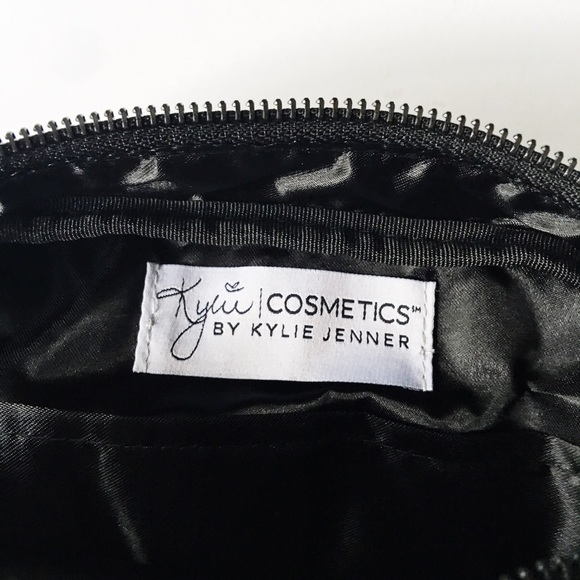 Kylie Cosmetics Lips Makeup Bag - Picture 4 of 4